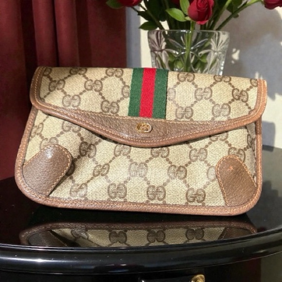 Gucci GG Supreme vintage pouch